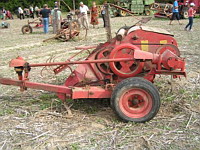 Botteleuse ramasseuse, presse Garnier-Guillotin (Fete de la Moisson St Simeon de Bressieux 2006) (3)